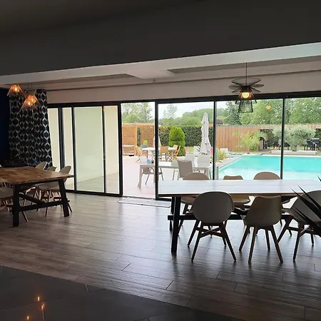 De L'isle Villa Camps