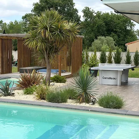 De L'isle Villa Camps